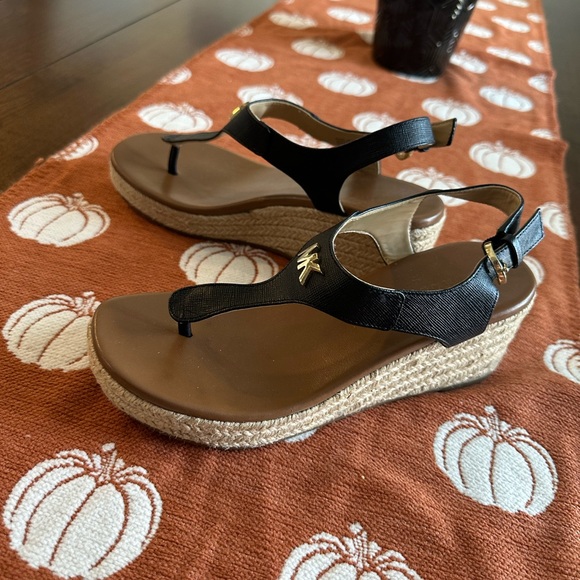 Michael Kors - Picture 2 of 4